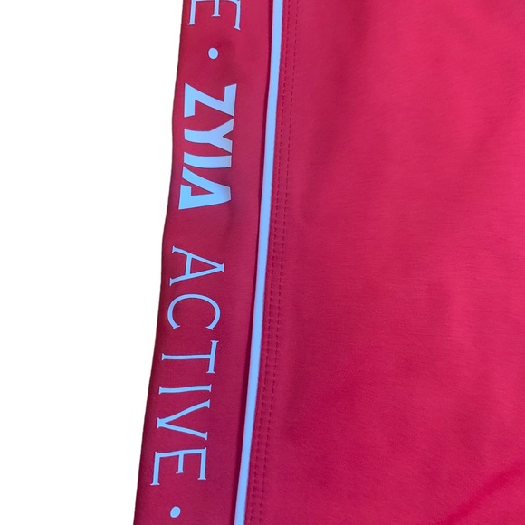 Zyia logo stripe red light n tight 28” high rise - Picture 3 of 8